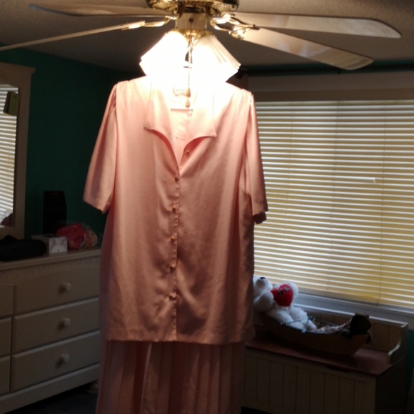 Ladies 2 piece set - Picture 3 of 3